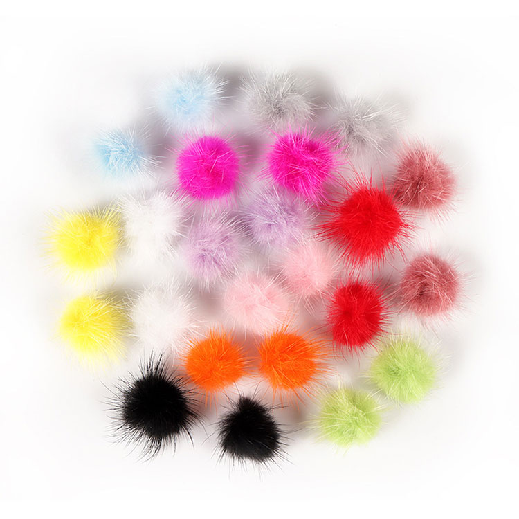24 tükki Nail Pom Fluffy Ball